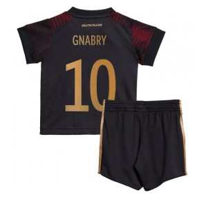 Niemcy Serge Gnabry #10 Koszulka Wyjazdowych Dziecięca MŚ 2022 Krótki Rękaw (+ Krótkie spodenki)